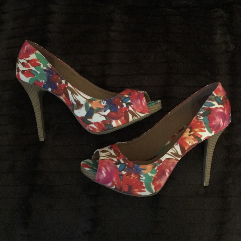 CHRISTIAN SIRIANO Flowered Heel
